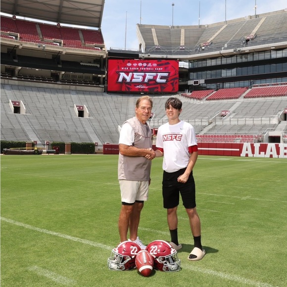 Hello! Welcome to my closet 💜 - Picture 7 of 15